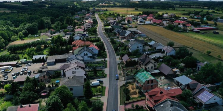 28.07.2022. Łagów. Droga powiatowa, łącząca Łagów z miejscowością Sędek / Fot. Jarosław Kubalski - Radio Kielce