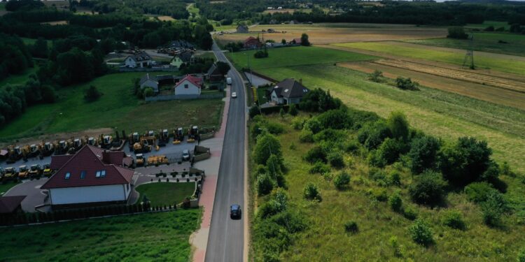 28.07.2022. Łagów. Droga powiatowa, łącząca Łagów z miejscowością Sędek / Fot. Jarosław Kubalski - Radio Kielce