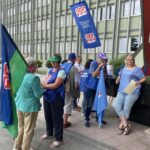 30.07.2022. Kielce. Świętokrzyski Urząd Wojewódzki. Pikieta OPZZ / Fot. Kamil Król - Radio Kielce