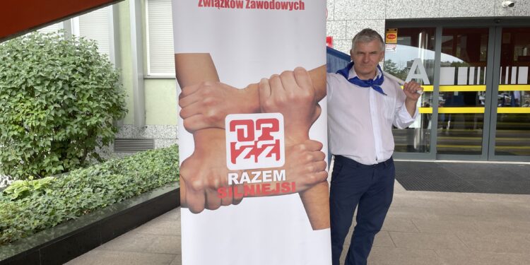 30.07.2022. Kielce. Świętokrzyski Urząd Wojewódzki. Pikieta OPZZ / Fot. Kamil Król - Radio Kielce