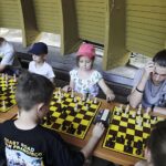 21.07.2022. Kielce. Park Miejski. Wakacyjna Szkoła Szachowa Radia Kielce / Fot. Jarosław Kublaski - Radio Kielce