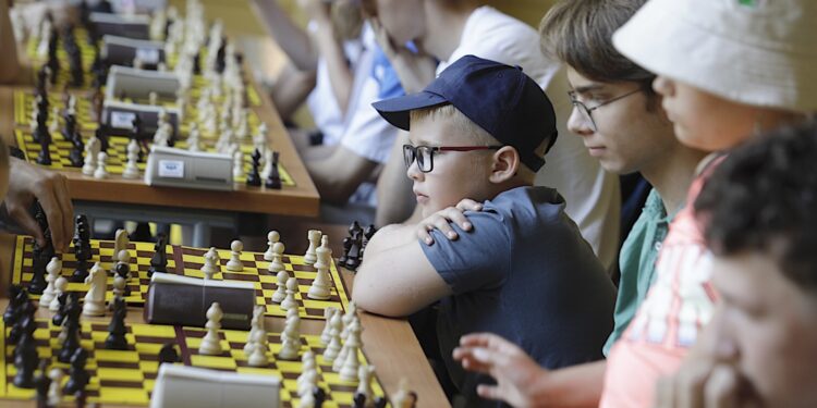 21.07.2022. Kielce. Park Miejski. Wakacyjna Szkoła Szachowa Radia Kielce / Fot. Jarosław Kublaski - Radio Kielce