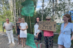 04.07.2022 Starachowice. Protest w sprawie wycinki drzew / Fot. Anna Głąb - Radio Kielce