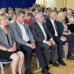 10.07.2022. Mirzec, Koncert w ramach Festiwalu im. Krystyny Jamroz. Na zdjęciu (od lewej): Małgorzata Pruś - dyrektor biura posła Krzysztofa Lipca, Andrzej Pruś - przewodniczący Sejmiku Województwa Świętokrzyskiego, Krzysztof Lipiec - pełnomocnik okręgu kieleckiego PiS, wójt Mirca Mirosław Seweryn z żoną / Anna Głąb - Radio Kielce