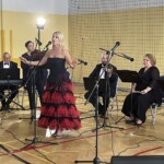 10.07.2022. Mirzec, Koncert w ramach Festiwalu im. Krystyny Jamroz. Na zdjęciu (w środku): Magdalena Idzik / Anna Głąb - Radio Kielce