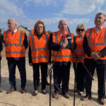 14.07.2022. Wąchock. Rozpoczęcie budowy obwodnicy Starachowic. Na zdjęciu (od lewej): Jerzy Wrona - dyrektor Świętokrzyskiego Zarządu Dróg, Andrzej Bętkowski - marszałek województwa świętokrzyskiego, Agata Wojtyszek - pełnomocnik północnego okręgu PiS w regionie, Krzysztof Lipiec - pełnomocnik kieleckiego okręgu PiS, Danuta Krępa - radna powiatu starachowickiego, Jarosław Rusiecki - senator PiS i Andrzej Pruś - przewodniczący Sejmiku Województwa Świętokrzyskiego / Fot. Anna Głąb - Radio Kielce