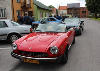 09.07.2022. Opatowiec. XVII Rajd Pojazdów Zabytkowych Szlakiem Republiki Partyzanckiej / Fot. Marta Gajda-Kruk - Radio Kielce