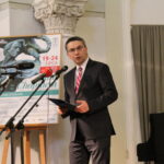 Muzyka Chopina ponownie rozbrzmiewa w Busku-Zdroju - Radio Kielce 19.07.2022. Busko-Zdrój. Rozpoczął się XXVII Międzynarodowy Festiwal „Lato z Chopinem” imienia Barbary Hesse-Bukowskiej. Na zdjęciu: Robert Frey - pełniący obowiązki prezesa zarządu uzdrowiska / Fot. Marta Gajda-Kruk - Radio Kielce