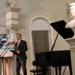 Muzyka Chopina ponownie rozbrzmiewa w Busku-Zdroju - Radio Kielce 19.07.2022. Busko-Zdrój. Rozpoczął się XXVII Międzynarodowy Festiwal „Lato z Chopinem” imienia Barbary Hesse-Bukowskiej. Na zdjęciu: Robert Frey - pełniący obowiązki prezesa zarządu uzdrowiska / Fot. Marta Gajda-Kruk - Radio Kielce