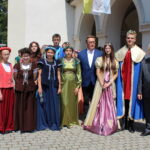 23.07.2022. Nowy Korczyn. Kingonalia. Na zdjęciu (w środku): Paweł Zagaja - burmistrz Nowego Korczyna; (z lewej): poseł Krzysztof Lipiec / Fot. Marta Gajda-Kruk - Radio Kielce