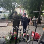 11.07.2022. Sandomierz. Obchody 79. rocznicy rzezi wołyńskiej. Na zdjęciu (od lewej): Ppłk Grzegorz Kobylarz, dowódca 3. Sandomierskiego Batalionu Radiotechnicznego i ppłk Adam Kowal , szef Wojskowego Centrum Rekrutacji w Sandomierzu / Fot. Grażyna Szlęzak - Radio Kielce