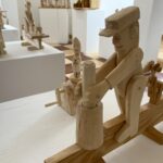 17.07.2022. Sandomierz. Wystawa rzeźby ludowej regionalnego artysty Jana Puka / Fot. Grażyna Szlęzak - Radio Kielce