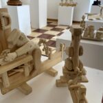 17.07.2022. Sandomierz. Wystawa rzeźby ludowej regionalnego artysty Jana Puka / Fot. Grażyna Szlęzak - Radio Kielce