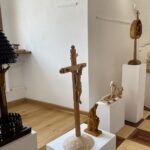 17.07.2022. Sandomierz. Wystawa rzeźby ludowej regionalnego artysty Jana Puka / Fot. Grażyna Szlęzak - Radio Kielce