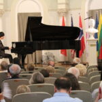 24.07.2022. Busko-Zdrój. Koncert finałowy XXVII Międzynarodowego Festiwau „Lato z Chopinem” im. Barbary Hesse- Bukowskiej w Busku-Zdroju. Na zdjęciu: Haruki Tekeuchi - japoński pianista / Fot. Marta Gajda-Kruk