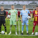 13.07.2022 Kielce. Prezentacja Korony Kielce. Na zdjęciu (od lewej): Adam Frączczak, Konrad Forenc, Marceli Zapytowski, Jacek Kiełb / Fot. Wiktor Taszłow - Radio Kielce