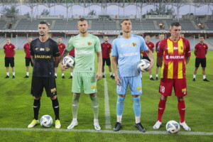 13.07.2022 Kielce. Prezentacja Korony Kielce. Na zdjęciu (od lewej): Adam Frączczak, Konrad Forenc, Marceli Zapytowski, Jacek Kiełb / Fot. Wiktor Taszłow - Radio Kielce