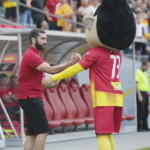 13.07.2022 Kielce. Prezentacja Korony Kielce. Na zdjęciu (z lewej): Luka Zarandia / Fot. Wiktor Taszłow - Radio Kielce