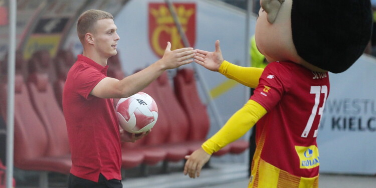 13.07.2022 Kielce. Prezentacja Korony Kielce. Na zdjęciu: Jakub Górski / Fot. Wiktor Taszłow - Radio Kielce