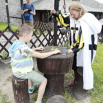 16.07.2022. Zamek w Chęcinach. Pokazy rycerzy Zakonu Krzyżackiego / Fot. Wiktor Taszłow - Radio Kielce