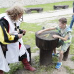 16.07.2022. Zamek w Chęcinach. Pokazy rycerzy Zakonu Krzyżackiego / Fot. Wiktor Taszłow - Radio Kielce