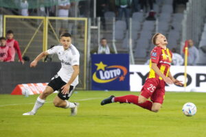 16.07.2022. Kielce. PKO BP Ekstraklasa - 1. kolejka. Mecz: Korona Kielce - Legia Warszawa. Na zdjęciu (z prawej): Grzegorz Szymusik / Fot. Wiktor Taszłow - Radio Kielce