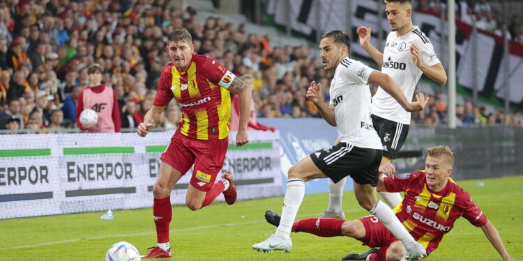 16.07.2022. Kielce. PKO BP Ekstraklasa - 1. kolejka. Mecz: Korona Kielce - Legia Warszawa. Na zdjęciu (z lewej): Jacek Kiełb / Fot. Wiktor Taszłow - Radio Kielce