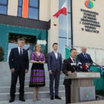 18.07.2022. Kielce. WFOśiGW. Wręczenie promes dla przedstawicieli gmin, które wzorowo są zaangażowane w realizację programu Czyste Powietrze. Na zdjęciu: senator Krzysztof Słoń, Anna Krupka - wiceminister sportu i turystyki, poseł Bartłomiej Dorywalski, Ryszard Gliwiński - prezes zarządu WFOŚiGW, Rafał Nowak - wicewojewoda świętokrzyski / Fot. Wiktor Taszłow - Radio Kielce