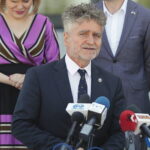 18.07.2022. Kielce. WFOŚiGW. Wręczenie promes dla przedstawicieli gmin, które wzorowo są zaangażowane w realizację programu Czyste Powietrze. Na zdjęciu: senator Krzysztof Słoń/ Fot. Wiktor Taszłow - Radio Kielce