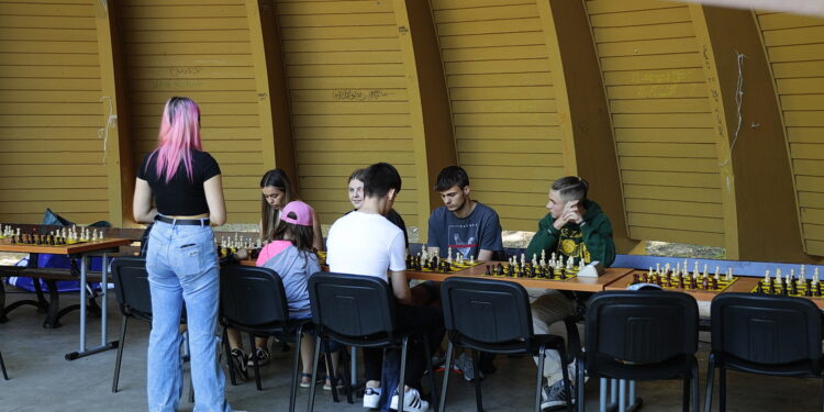 18.07.2022. Kielce. Park Miejski. Wakacyjna Szkoła Szachowa Radia Kielce / Fot. Wiktor Taszłow - Radio Kielce