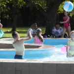 22.07.2022. Kielce. Basen przy ulicy Szczecińskiej / Fot. Wiktor Taszłow - Radio Kielce