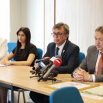 26.07.2022. Kielce. Konferencja dotycząca IV Rajdu Rowerowego Szlakiem Brygady Świętokrzyskiej NSZ. 26.07.2022. Kielce. Konferencja dotycząca IV Rajdu Rowerowego Szlakiem Brygady Świętokrzyskiej NSZ. Na zdjęciu (od lewej): Irena Marcisz - wójt Łopuszna, Renata Basoń - starostwo jędrzejowskie, Dariusz Czechowski - starosta włoszczowski, Mirosław Gębski - starosta kielecki / Fot. Wiktor Taszłow - Radio Kielce / Fot. Wiktor Taszłow - Radio Kielce