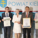 26.07.2022. Kielce. Konferencja dotycząca IV Rajdu Rowerowego Szlakiem Brygady Świętokrzyskiej NSZ. Na zdjęciu (od lewej): Renata Basoń - starostwo jędrzejowskie, Dariusz Czechowski - starosta włoszczowski, Irena Marcisz - wójt Łopuszna, Mirosław Gębski - starosta kielecki, Grzegorz Piec - starosta konecki / Fot. Wiktor Taszłow - Radio Kielce