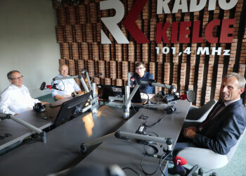 27.07.2022. Radio Kielce. Punkty Widzenia. Na zdjęciu (od lewej): Andrzej Gąsior - burmistrz Nowej Słupi, Marian Buras - burmistrz Morawicy, Michał Kita - Radio Kielce, Zbigniew Piątek - wójt Piekoszowa / Fot. Wiktor Taszłow / Radio Kielce