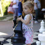 Adrian Ciepliński najlepszy w blitzu - Radio Kielce 28.07.2022. Kielce. Park Miejski. Wakacyjna Szkoła Szachowa Radia Kielce / Fot. Wiktor Taszłow - Radio Kielce