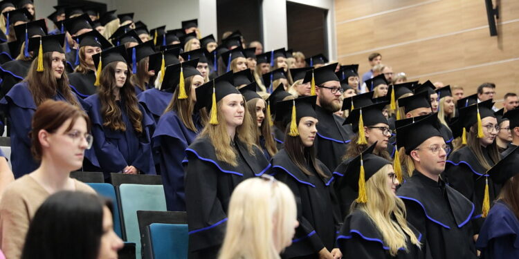 28.07.2022. Kielce. Pożegnanie absolwentów Collegium Medicum / Fot. Wiktor Taszłow - Radio Kielce