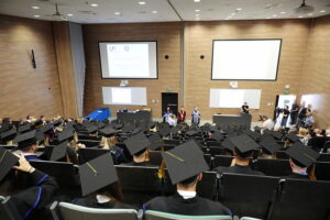 28.07.2022. Kielce. Pożegnanie absolwentów Collegium Medicum / Fot. Wiktor Taszłow - Radio Kielce