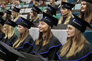 28.07.2022. Kielce. Pożegnanie absolwentów Collegium Medicum / Fot. Wiktor Taszłow - Radio Kielce