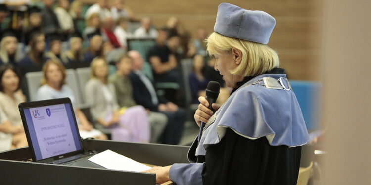 28.07.2022. Kielce. Pożegnanie absolwentów Collegium Medicum / Fot. Wiktor Taszłow - Radio Kielce