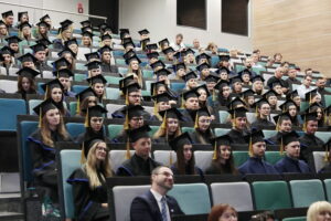 28.07.2022. Kielce. Pożegnanie absolwentów Collegium Medicum / Fot. Wiktor Taszłow - Radio Kielce