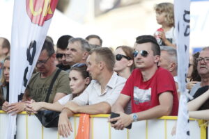 209.07.2022. Kielce. Rynek. Prezentacja kolarzy startujących w 79. Tour de Pologne / Fot. Wiktor Taszłow - Radio Kielce