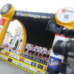 209.07.2022. Kielce. Rynek. Prezentacja kolarzy startujących w 79. Tour de Pologne / Fot. Wiktor Taszłow - Radio Kielce