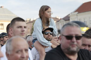 209.07.2022. Kielce. Rynek. Prezentacja kolarzy startujących w 79. Tour de Pologne / Fot. Wiktor Taszłow - Radio Kielce