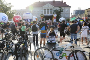 209.07.2022. Kielce. Rynek. Prezentacja kolarzy startujących w 79. Tour de Pologne / Fot. Wiktor Taszłow - Radio Kielce