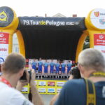 209.07.2022. Kielce. Rynek. Prezentacja kolarzy startujących w 79. Tour de Pologne / Fot. Wiktor Taszłow - Radio Kielce