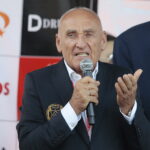 209.07.2022. Kielce. Rynek. Prezentacja kolarzy startujących w 79. Tour de Pologne. Na zdjęciu: Czesław Lang - dyrektor Tour de Pologne / Fot. Wiktor Taszłow - Radio Kielce