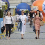 209.07.2022. Kielce. Rynek. Prezentacja kolarzy startujących w 79. Tour de Pologne / Fot. Wiktor Taszłow - Radio Kielce