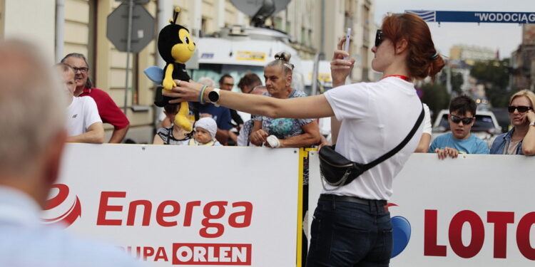 30.07.2022. Kielce. Rynek. Start wyścigu Toru de Pologne / Fot. Wiktor Taszłow - Radio Kielce