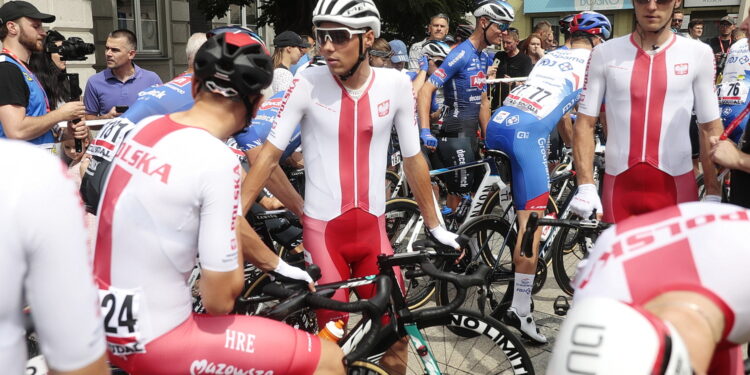 30.07.2022. Kielce. Rynek. Start wyścigu Toru de Pologne / Fot. Wiktor Taszłow - Radio Kielce