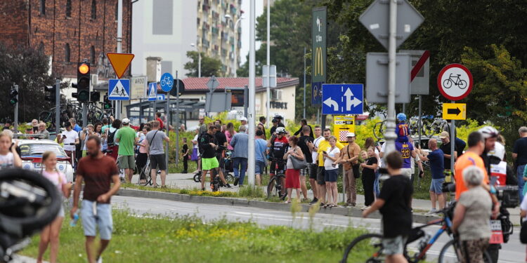 30.07.2022. Kielce. Rynek. Start wyścigu Toru de Pologne / Fot. Wiktor Taszłow - Radio Kielce